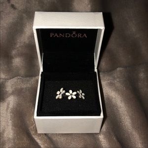 pandora daisy ring